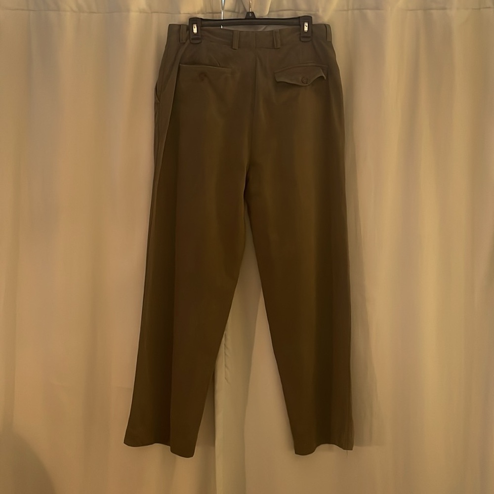 3 for $25! Tommy Bahama Men's Khaki SILK Chino pants,
Size 33 - Picture 4 of 9